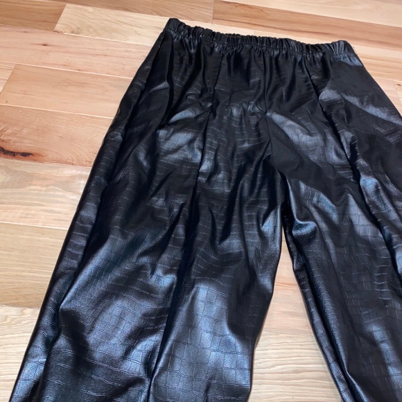 Black faux leather pants - pretty little thing - Picture 2 of 3